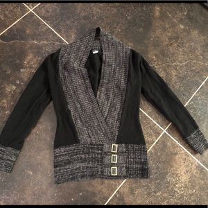 VENUS Sweaters - Venus brand size M V neck sweater top VENUS Sweaters - Venus brand size M V neck sweater top